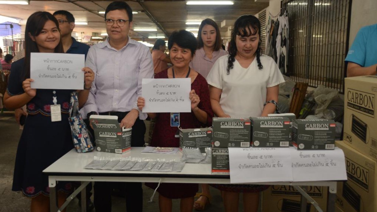 กรมการค้าภายใน ยันหน้ากากอนามัยไม่ขาดแคลน แต่คนแห่ซื้อเยอะจนหมดร้าน