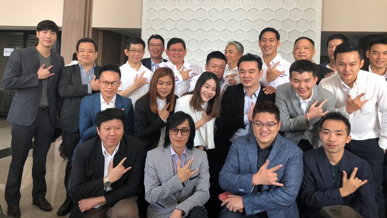 สุวิทย์ นำนักธุรกิจ นักวิชาการร่วมสมัครสมาชิกพรรคพลังประชารัฐคึกคัก