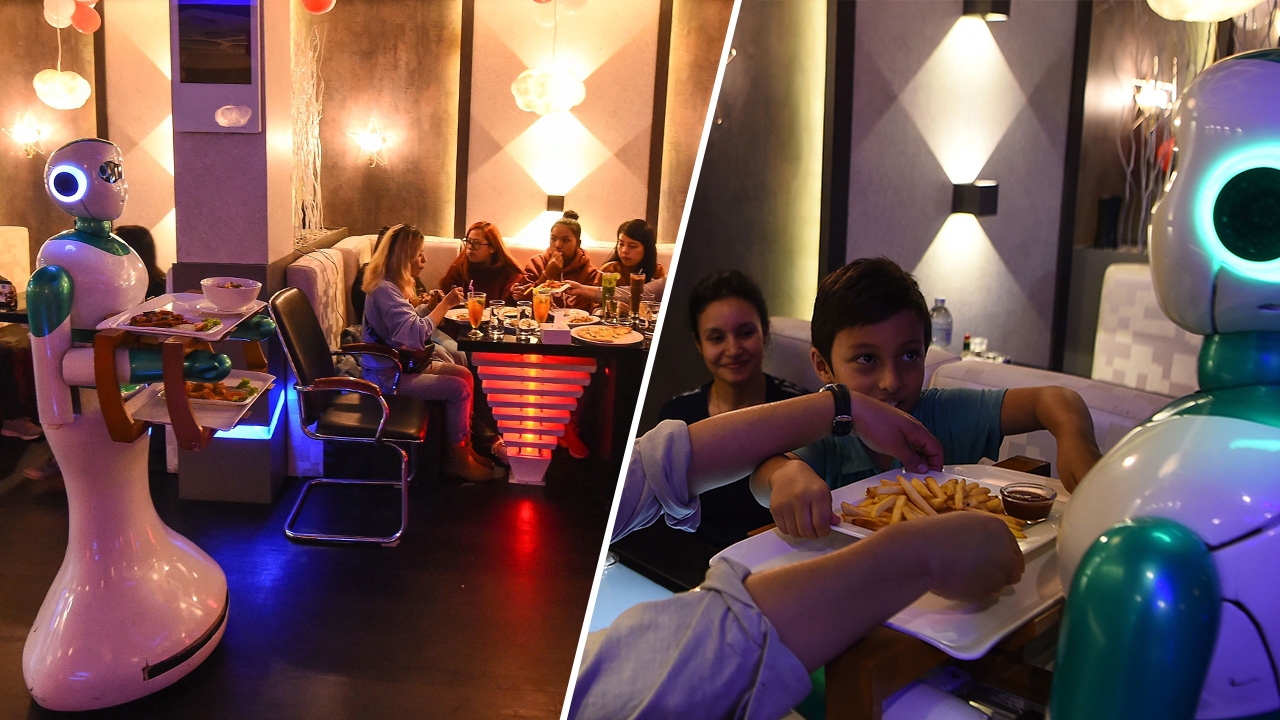 วิศวกรชาวเนปาลโชว์ฝีมือสร้างหุ่นยนต์บริกร