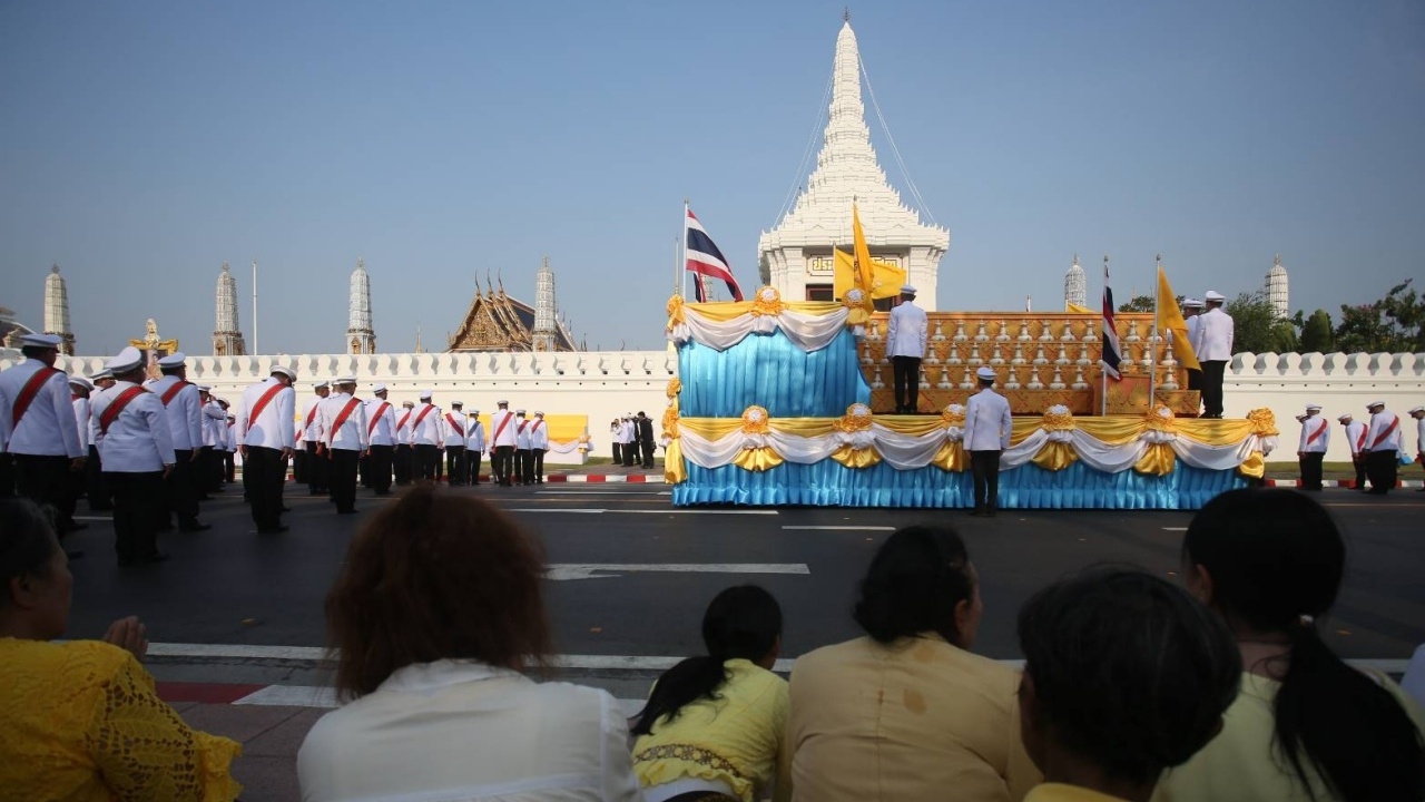 ริ้วขบวนเชิญ "คนโทน้ำอภิเษกยิ่งใหญ่" ไปอุโบสถ วัดพระแก้ว