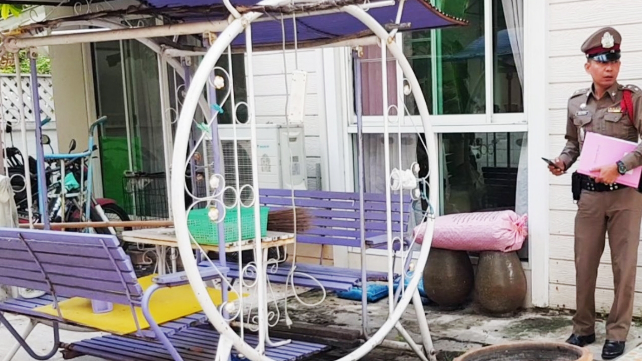 สาวทอมสมุทรสาคร ป่วยซึมเศร้า แอบมาผูกคอตายกับชิงช้าหน้าบ้าน