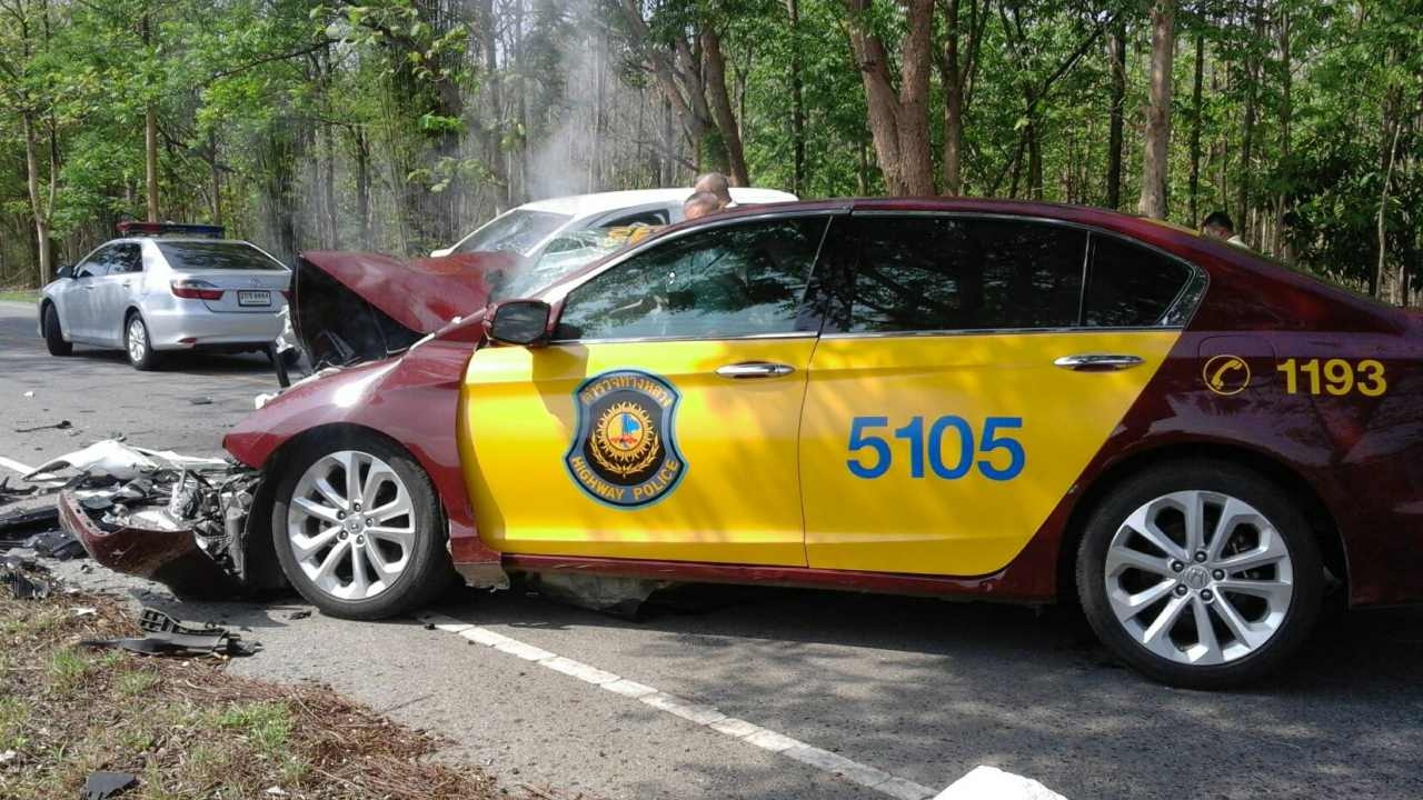 เผยรองผบก.พิษณุโลก สวมเครื่องแบบขาวเต็มยศ เสียชีวิตอยู่ข้างพลขับ