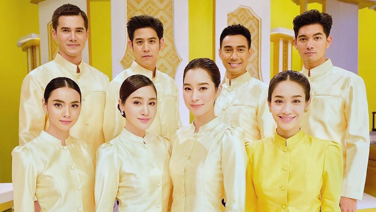 พระนางวิก 7 สี ใส่ชุดไทยสีเหลืองตระการตา สวยหล่อดูสง่างามมากๆ