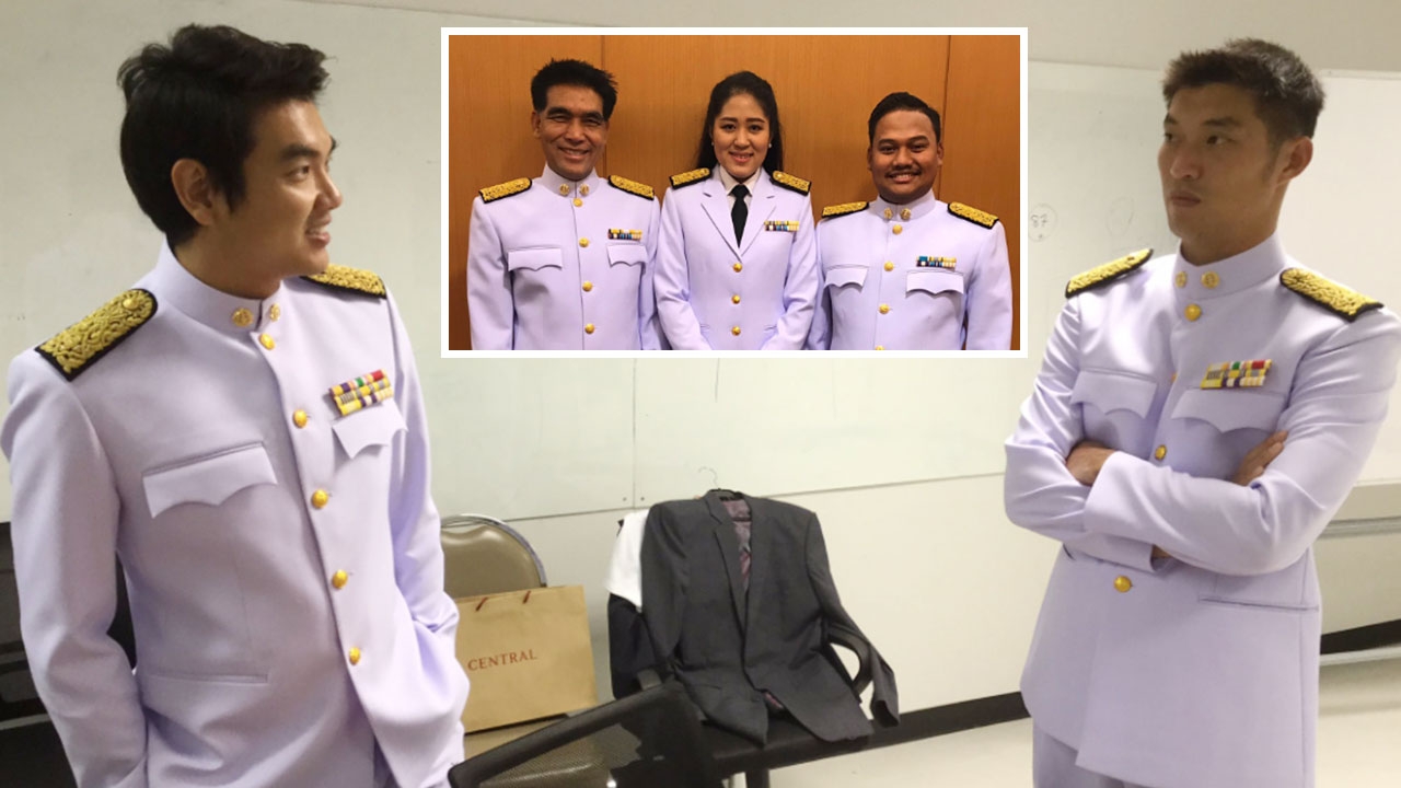 "ธนาธร-ปิยบุตร" ลองเครื่องแบบขาว เตรียมใส่ในพิธีเปิดประชุมสภา