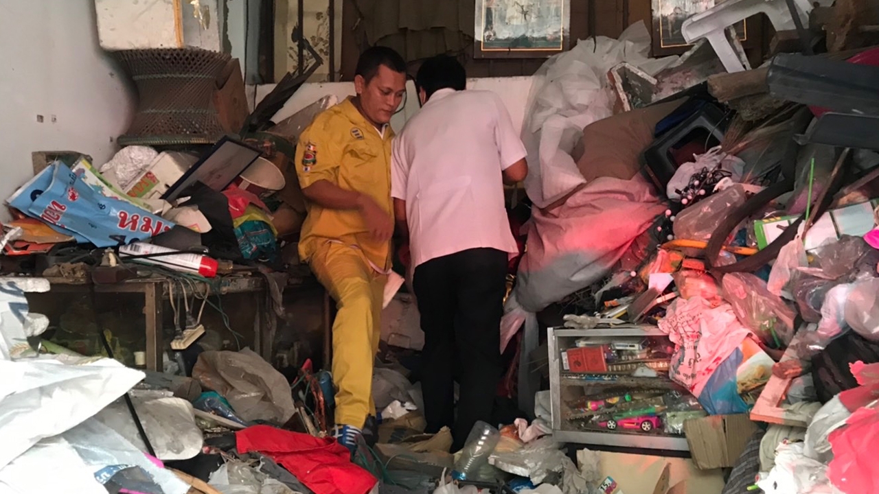 ญาติอดีตนักร้องดัง "เต๋อ เรวัต" ดับปริศนา คากองขยะในบ้าน