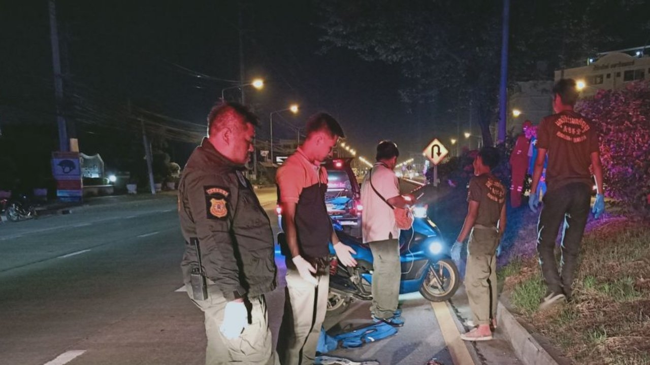 สาวบางพลีวัย 23 ปี ชะตาขาด จยย.ชนเกาะกลางร่างกระเด็นตายคาที่