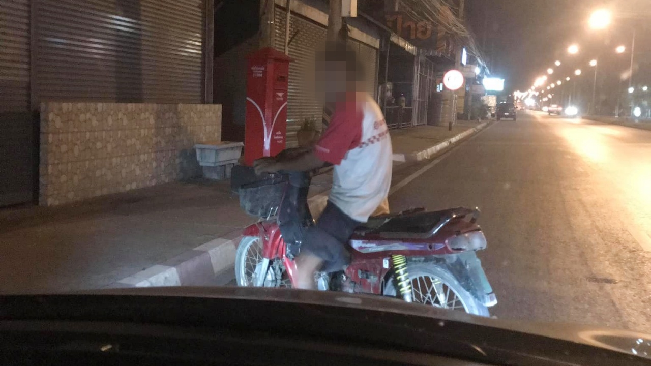 เตือนภัยสาว อย่าเดินคนเดียวกลางดึก พบหนุ่มนิรนามขี่จยย.วนหวังทำมิดีมิร้าย (คลิป)