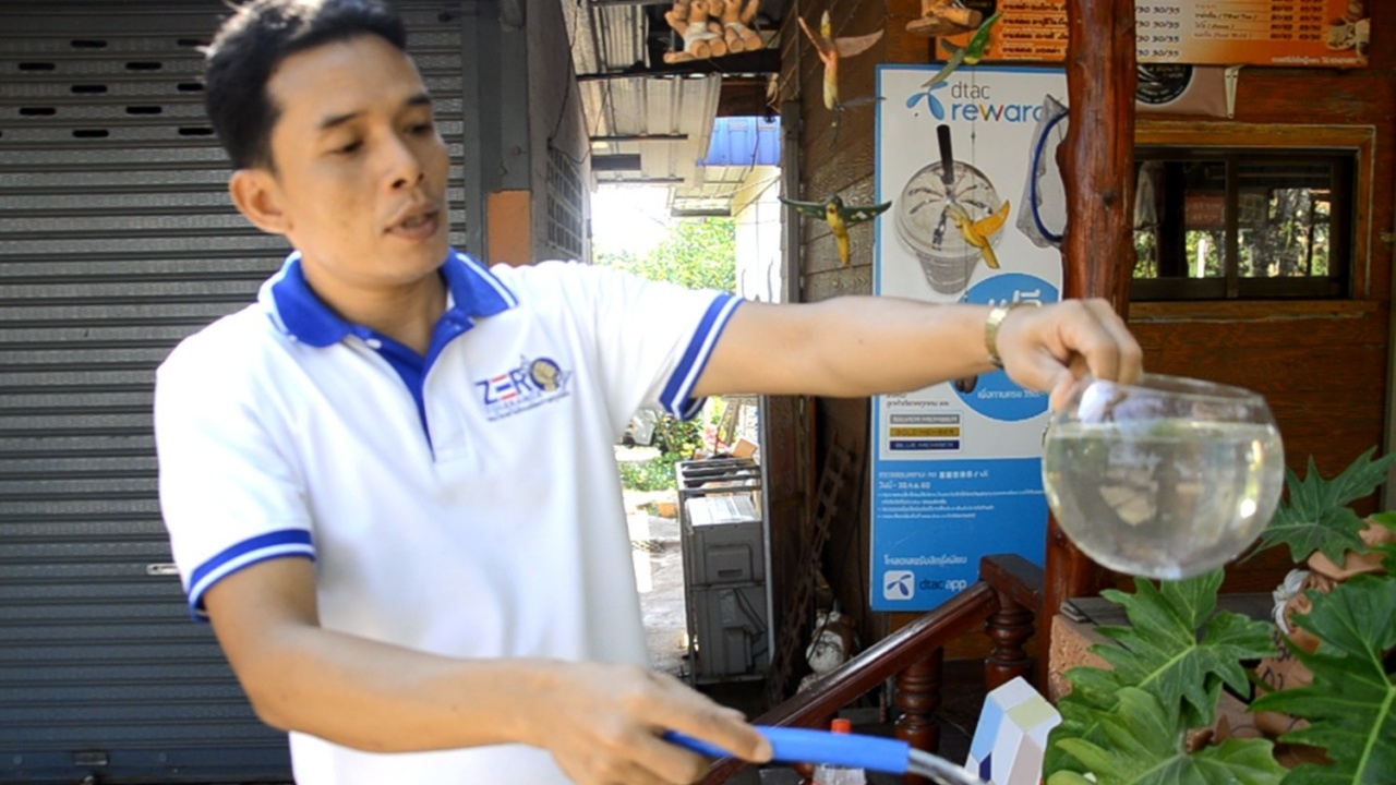 หนุ่มไลฟ์สด ร้องน้ำประปาสีดำเป็นโอเลี้ยง วอนผู้ใหญ่ลงมาช่วย