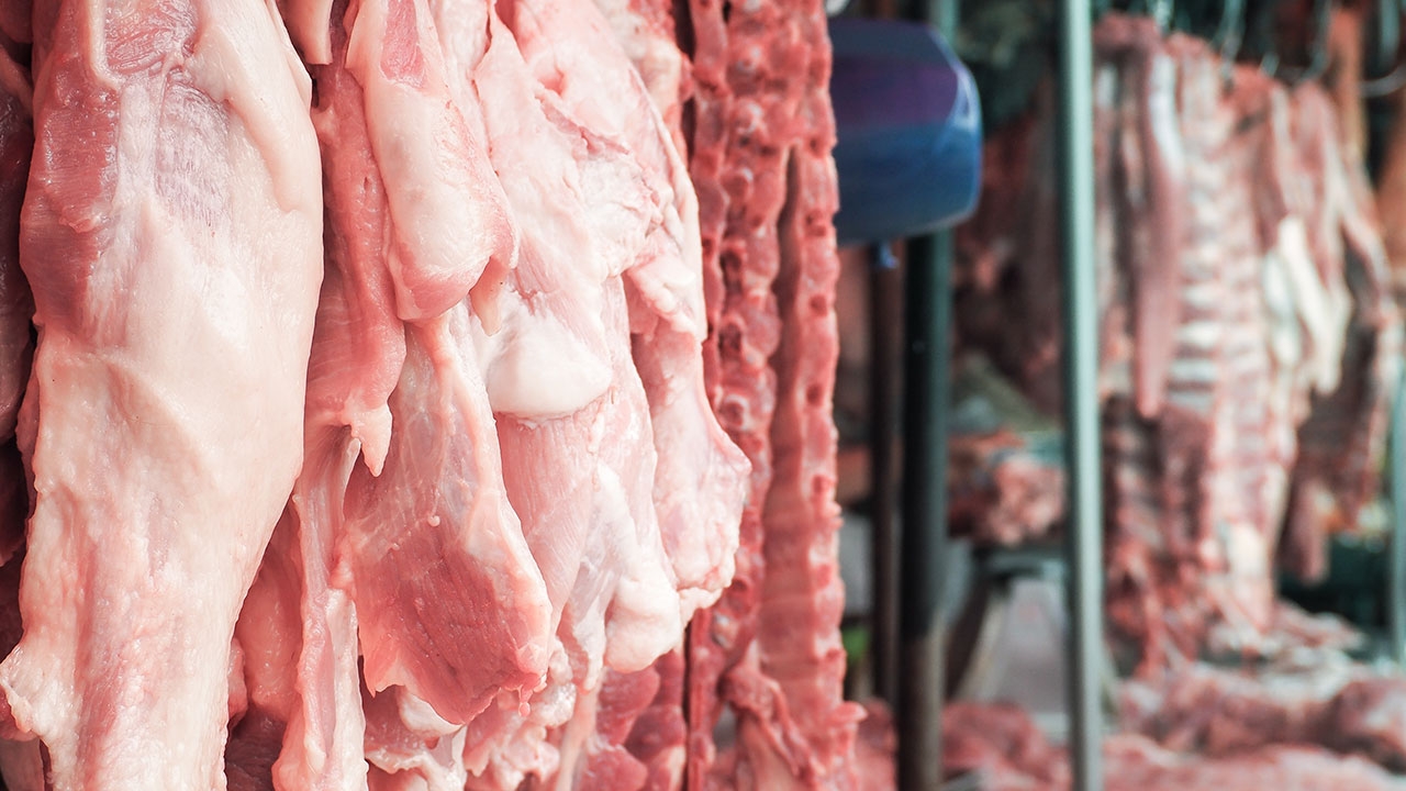 สธ.ชัยนาท เตือน อย่ากินหมูดิบ เสี่ยงเป็นโรคไข้หูดับ แนะ ปรุงสุก 