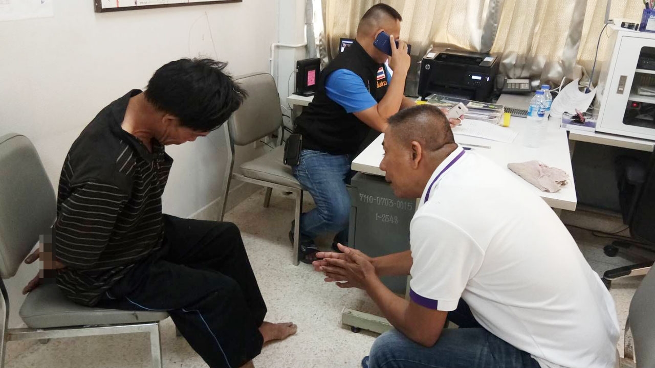 จับแล้ว ลูกจ้างโหดฆ่าผัวเมีย "เผายัดอ่างน้ำ" อ้างโมโหไม่ได้เงินค่าแรง