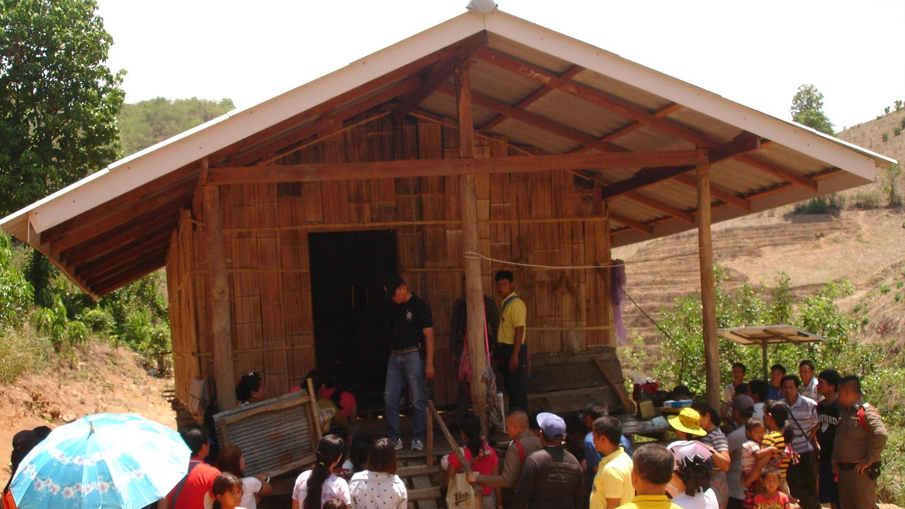 พลทหารหึงโหด ฟันหัวเมียเด็กวัย 13 ดับคาบ้าน ผูกคอตายตามหนีความผิด