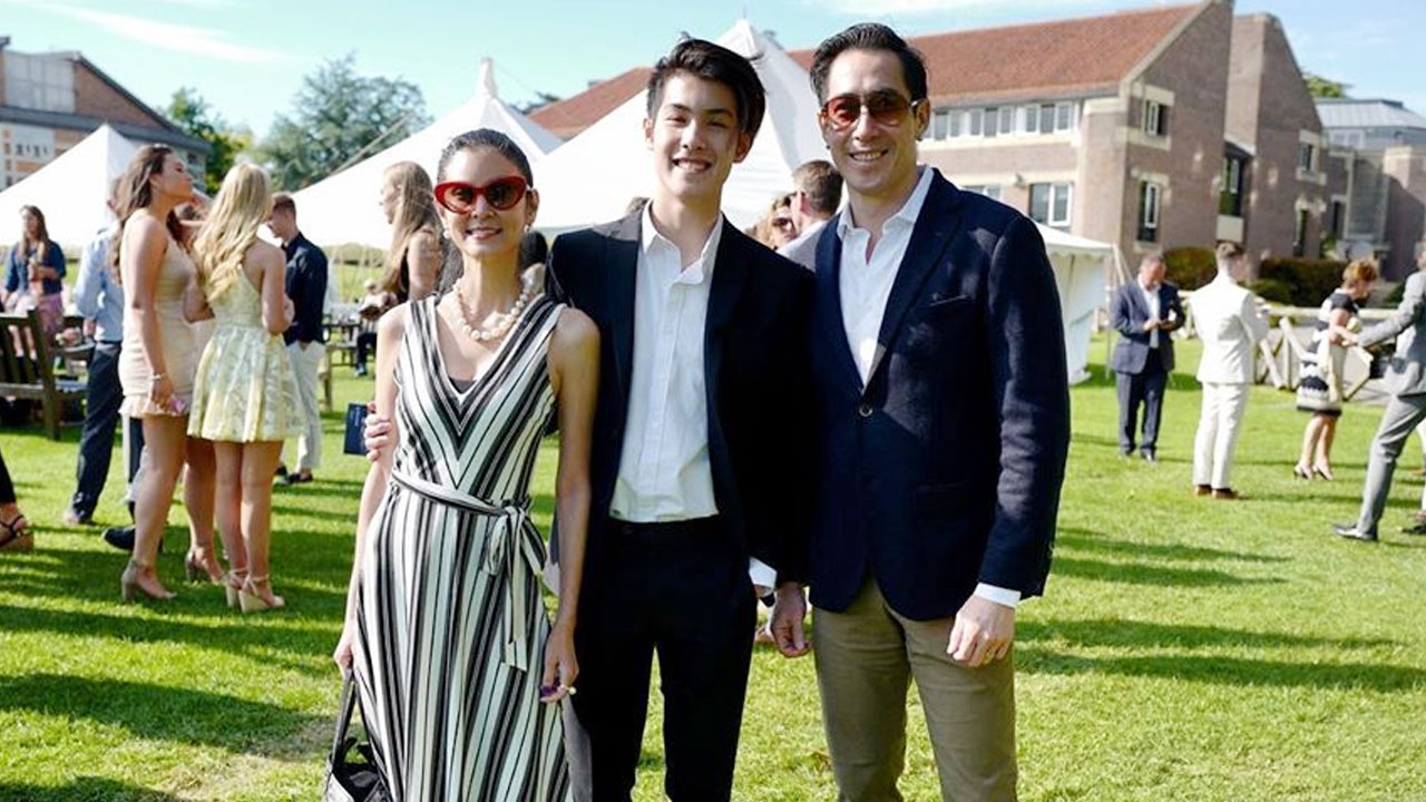 ความภูมิใจพ่อแม่ เจ้านาย เรียนจบไฮสกูลแล้ว ปิ่น-เจ ยิ้มไม่หุบ