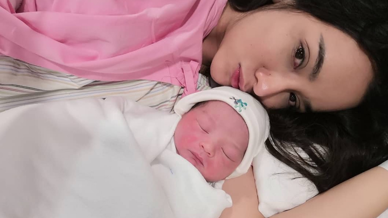 อดีตสาวเซ็กซี่ กระต่าย แม็กซิม คลอดลูกแล้ว แข็งแรงปลอดภัยทั้งแม่และลูก