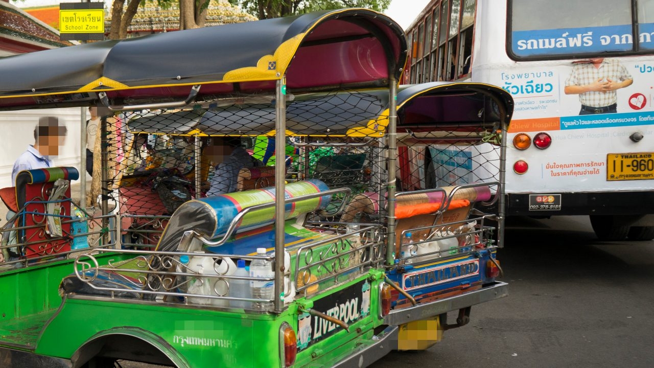 ไม่เหมือนที่คุยกันไว้ ฝรั่งเหมาตุ๊กๆ 500 แต่ต้องจ่ายคนขับ 1,500 