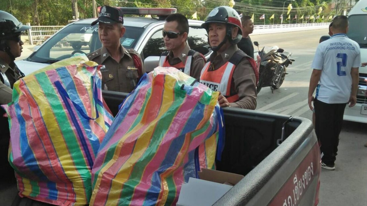 ตร.เชียงรายสกัดรถตู้ลอบขนยาไอซ์ ได้ผู้ต้องหา 2 คนของกลาง 50 กก.