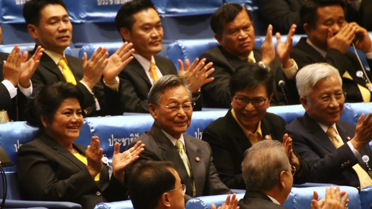 งูเห่า เริ่มโผล่ แอบหนุน "ชวน" ประธานสภาฯ "เพื่อไทย" งงเป็นไก่ตาแตก