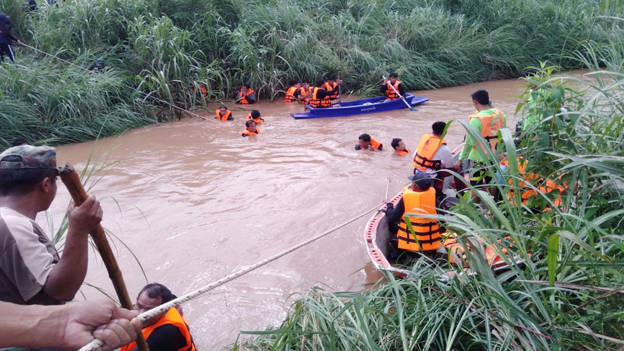 พบแล้ว เด็กวัย 14 ปี เป็นศพใต้น้ำ ถูกพัดจมฝาย ญาติร่ำไห้โผกอดร่าง