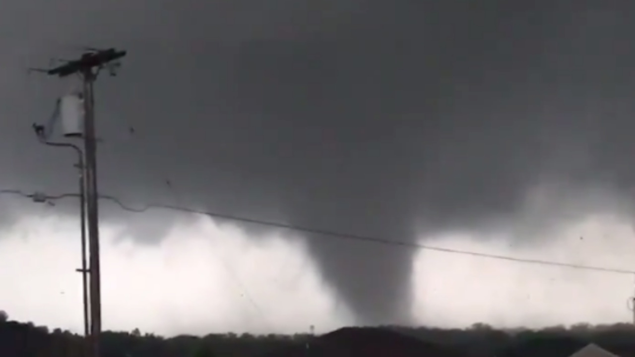 เปิดนาทีสะพรึง ทอร์นาโดถล่มมิสซูรียับ  7 วันเจอกว่า 170 ลูก (คลิป)