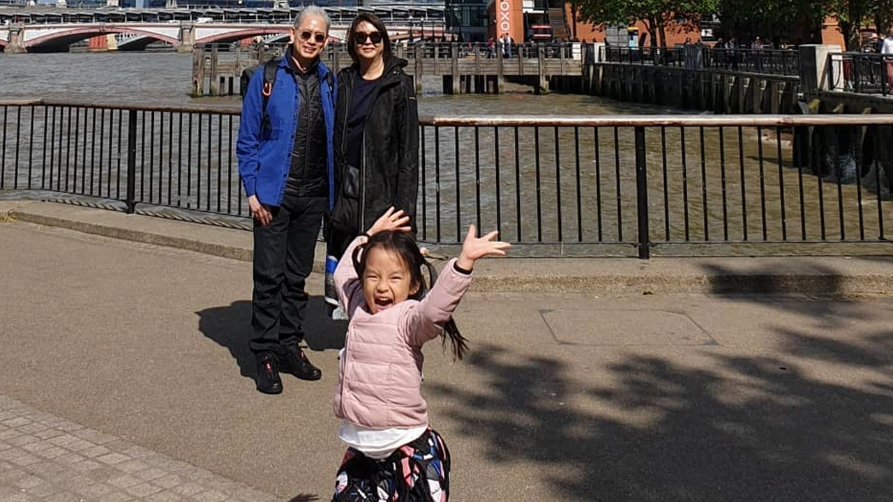 ชมความน่ารัก น้องปีใหม่ โพสท่าสุดฮาในทริปอังกฤษกับ แม่แอฟ