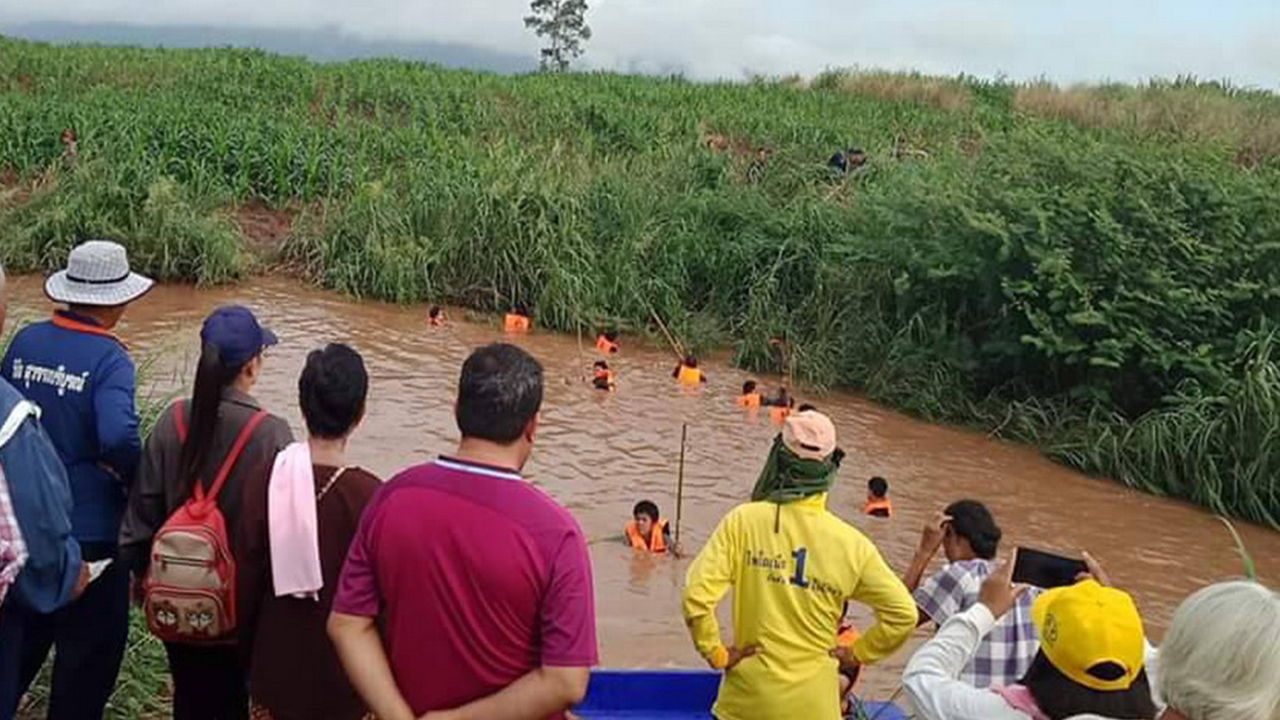 กู้ภัยเลยพบ จยย.ของเด็กชาย 14 ปีที่ถูกน้ำพัดหายแล้ว แต่ยังไม่พบร่าง