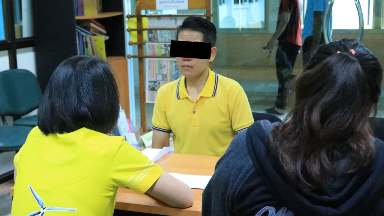 ครูสาวหอบความช้ำ แฉ ผอ. บังคับเป็นทอม แอบคบ 10 ปี สุดท้ายบีบให้ลาออก