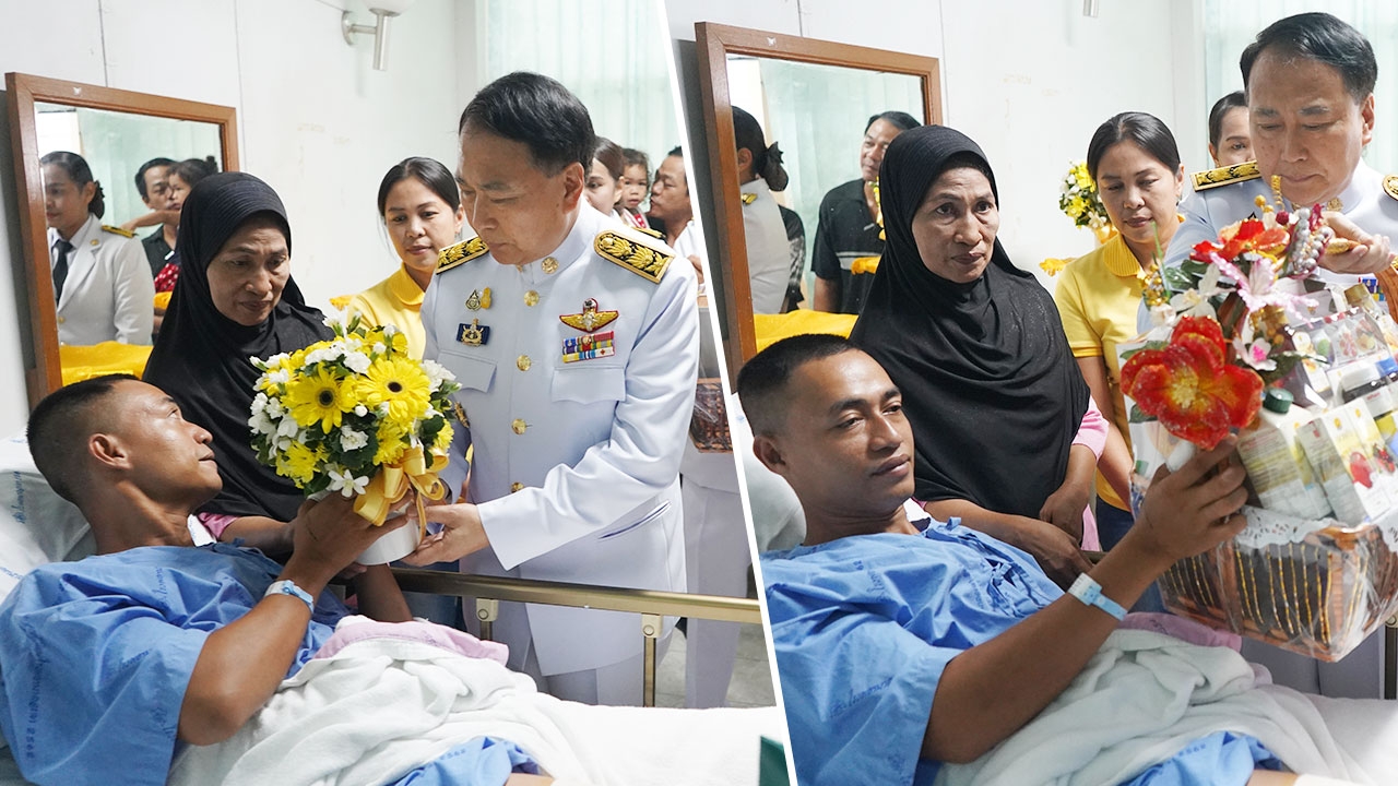 ในหลวง พระราชทานดอกไม้เยี่ยมทหารบาดเจ็บ ยิงปะทะที่ยะหา จากเหตุความไม่สงบ