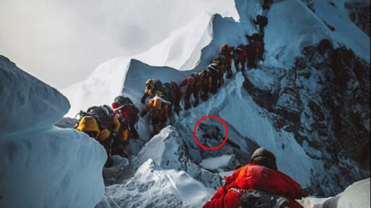 ทำไมเอเวอเรสต์ กลายเป็นแบบนี้ นักปีนเขาเศร้า เดินผ่านศพข้างทางขึ้น