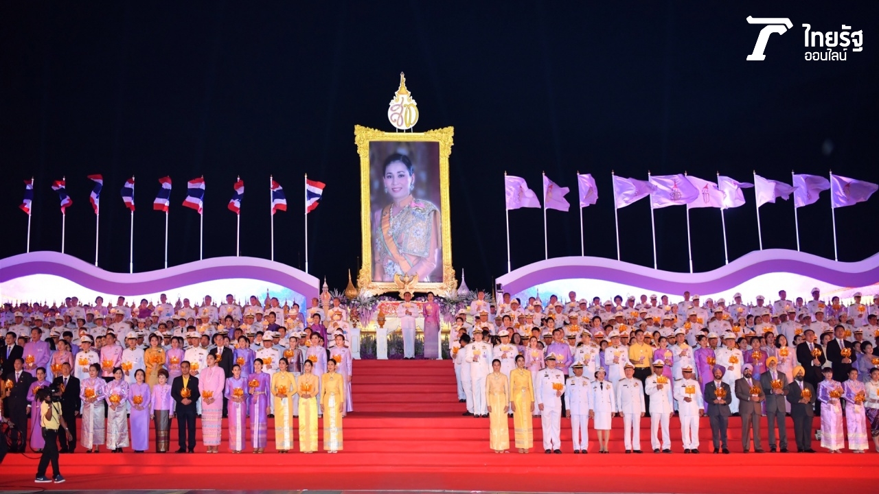 เปล่งเสียงกึกก้อง "ทรงพระเจริญ" วันเฉลิมพระชนมพรรษา "ราชินี"