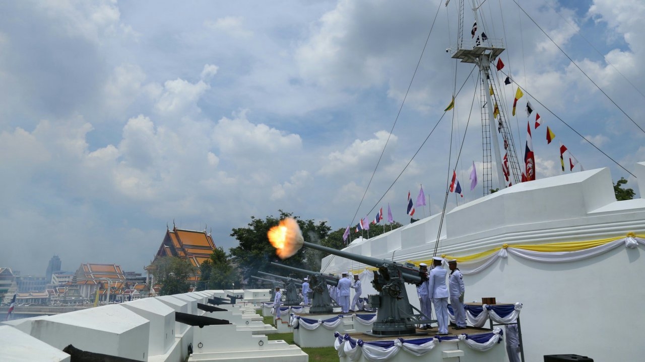 กองทัพเรือ ยิงสลุตหลวง เฉลิมพระเกียรติ สมเด็จพระนางเจ้าสุทิดาฯ