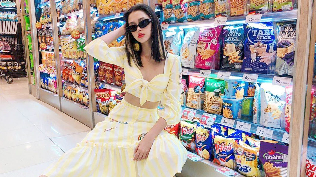 แพทริเซีย ใส่ชุดแหวกอกไปช็อปปิ้ง โพสท่าแซ่บจน พีช พชร ต้องแซว