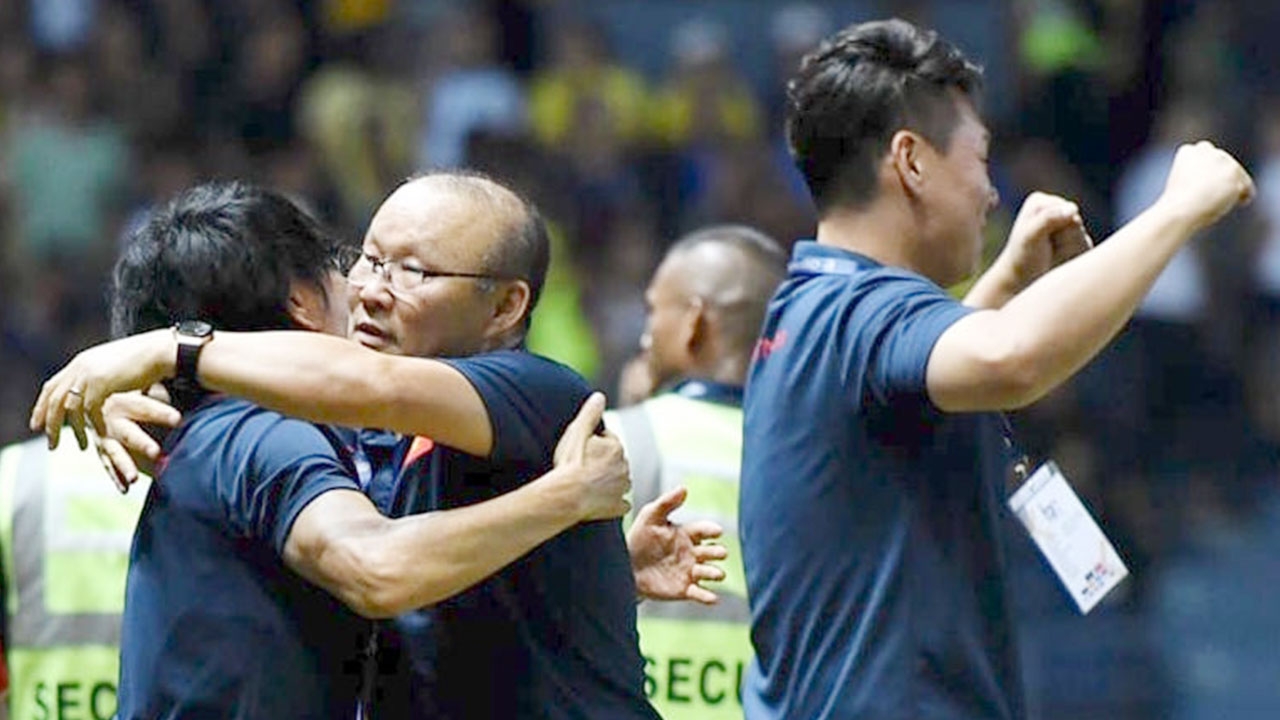ฮั่นแน่... คุณนี่ร้ายนักนะ "โค้ชปาร์ค"