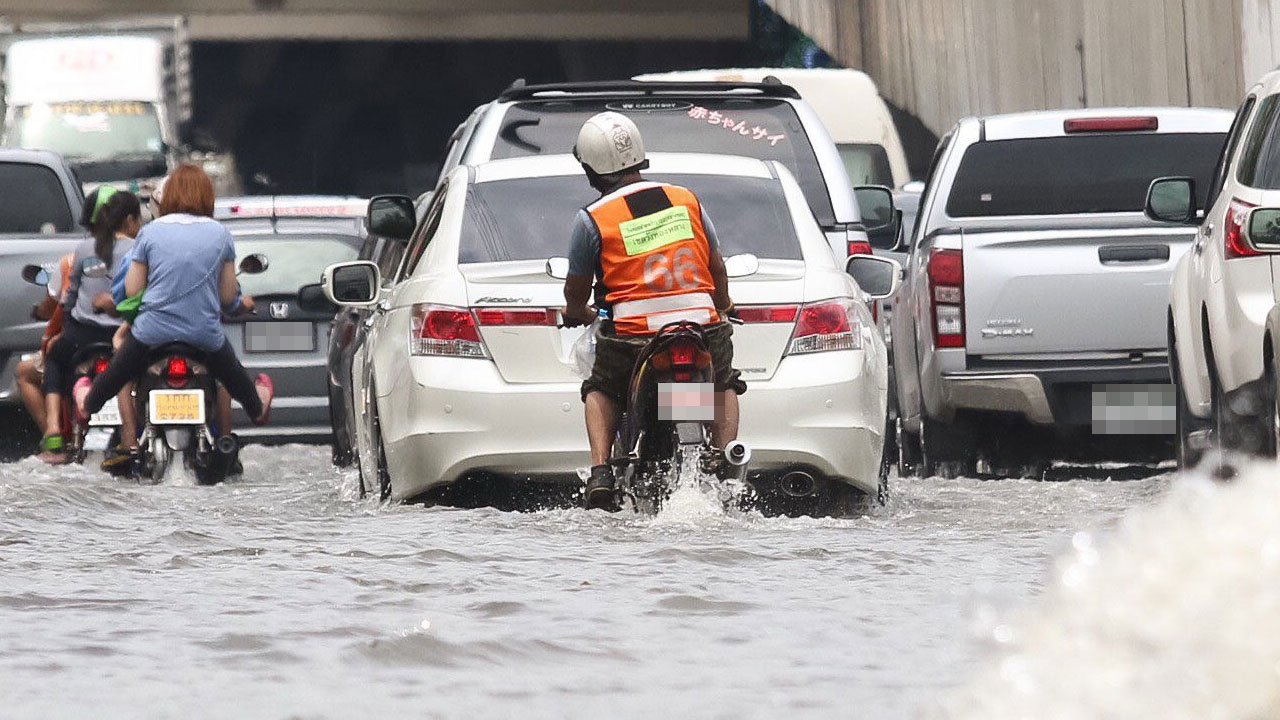 ฝนตกหนักมาก เย็นนี้ วันศุกร์ กทม.น้ำท่วม รถติด