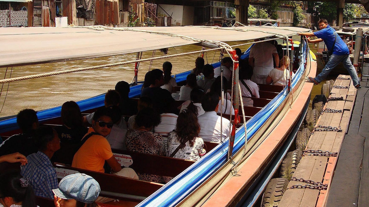 "เรือคลองแสนแสบ" ขาดระยะ เหตุฝนเทกระหน่ำ ระดับน้ำสูง