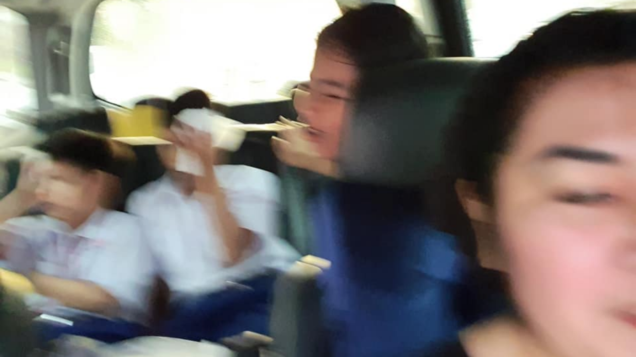 สาวปล่อยลูกรอที่ ร.ร. ช่วยเด็กถูกรถชนส่ง รพ. ปลื้มลูกเข้าใจ ชมแม่ฮีโร่