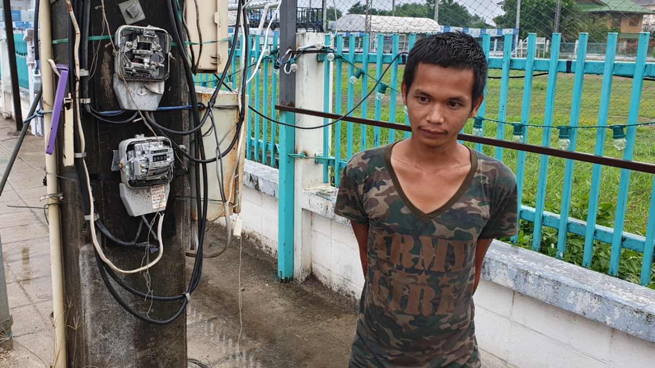 รวบหม่องซ่า ชะแลงตีมิเตอร์ไฟฟ้า หน้าศาลพระนเรศวรฯ แม่สอด