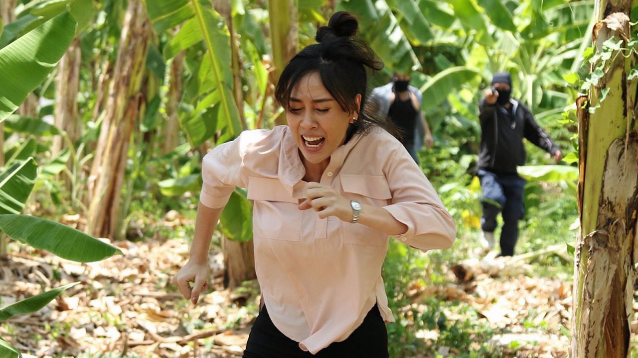 "ฝ้าย" ผิดคิว! หวิดหัวแตก "สมาร์ท" บู๊แหลกจนแขนเคล็ด