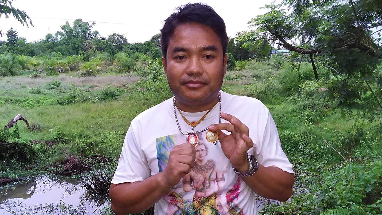 หนุ่มคำชะโนด หักเก๋งหลบสุนัข ตกข้างทางลึก 3 เมตร เชื่อปู่ศรีสุทโธช่วย