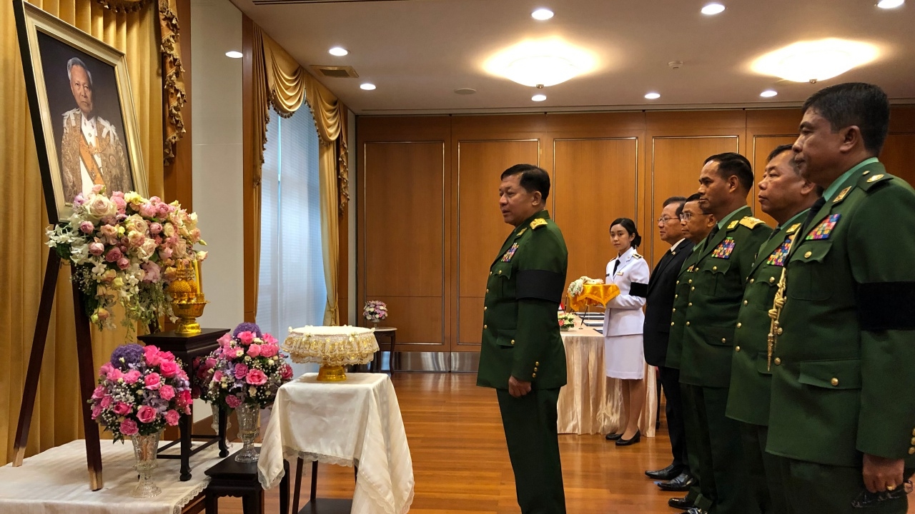 ลูกบุญธรรม พล.อ.มิน อ่อง หล่าย กราบศพ"ป๋าเปรม"เผย อบอุ่นทุกครั้งที่พูดคุย