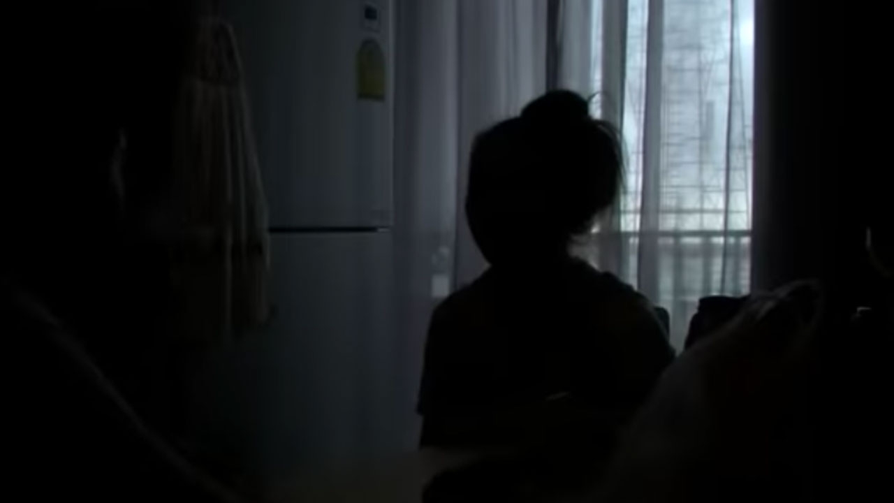 สาว 17 โร่งแจ้งความ โดนแก๊งเพื่อนลวงจากกรุงเทพฯ ไปรุมทำร้ายถึงราชบุรี