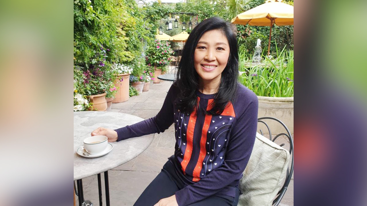 “ยิ่งลักษณ์” ให้กำลังใจทุกคนที่กำลังท้อ ขอยิ้มสู้และอย่าหมดหวัง