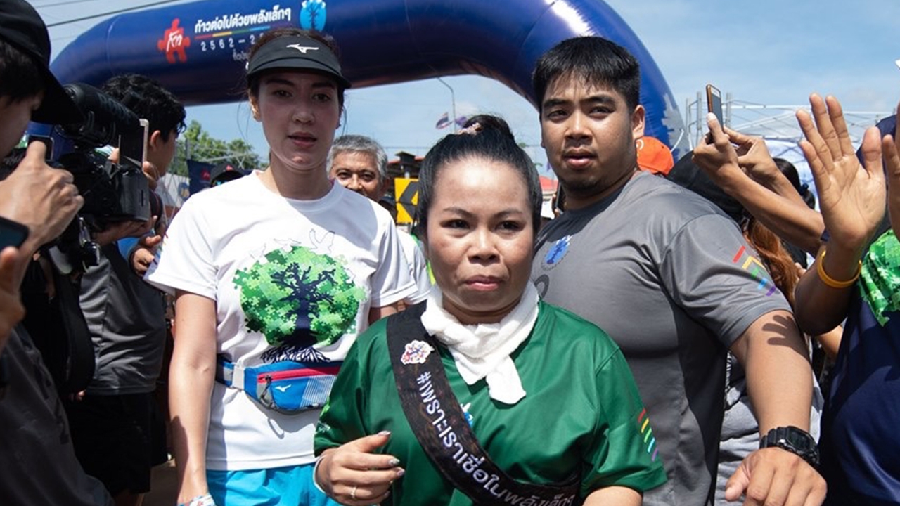 พ่อเคยป่วยหนัก ตุ๊กกี้ ตั้งใจช่วยวิ่งกับ ตูน 