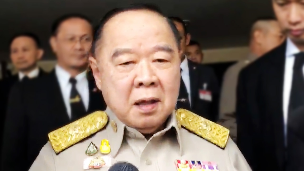 “ประวิตร” ส่ายหน้าปฏิเสธตอบอยู่ช่วยงานนายกฯ ต่อ ปัดข่าวจ่อไปต่างประเทศ