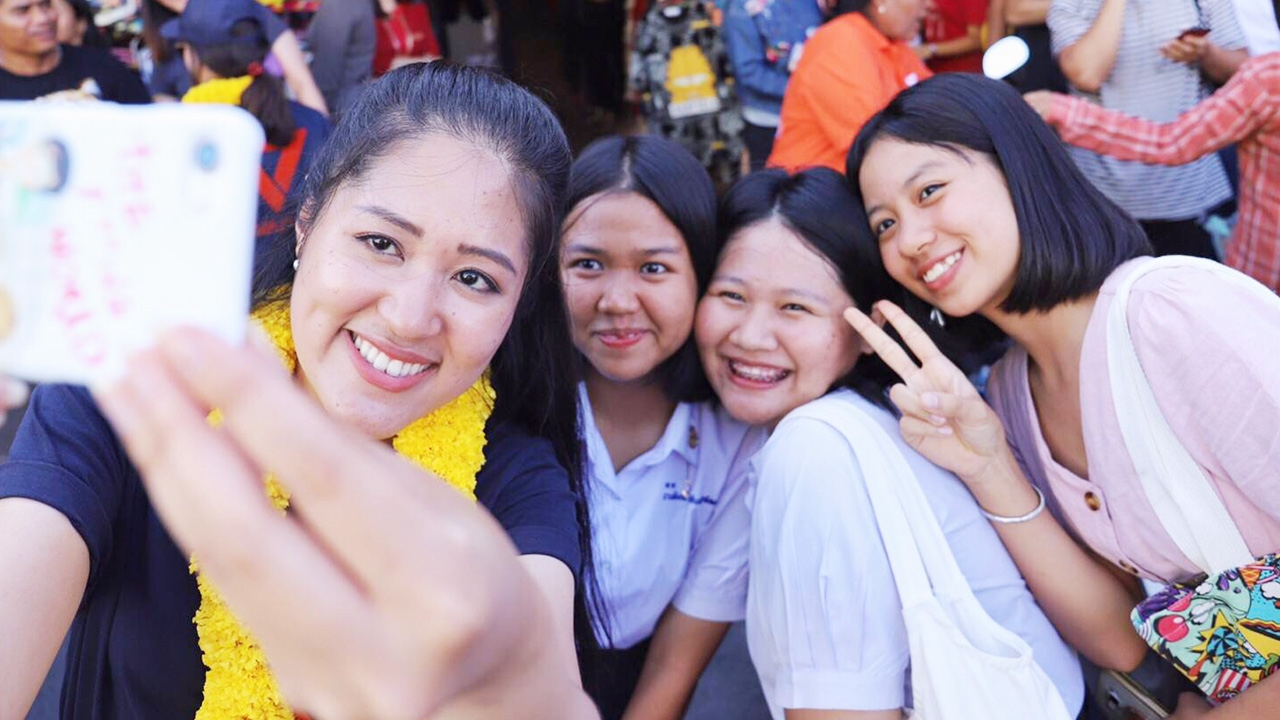 "นิ่ง"ก็โดนรังแก - โต้กลับก็ถูกขุดคุ้ย "ช่อ พรรณิการ์" รอเวลาฟ้าหลังฝน