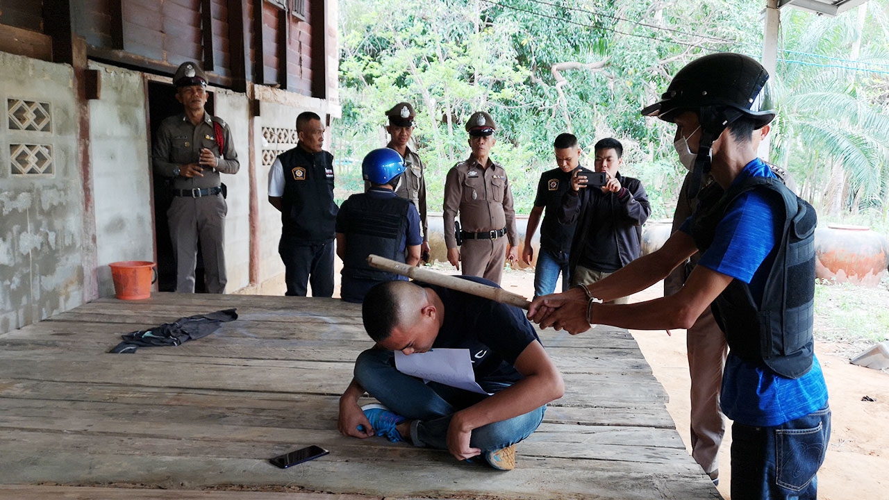 ตร.ทับสะแกจับ 2 คนร้ายลงมือฆ่าเผานั่งยาง ปมทวงหนี้ยาเสพติด 4 ล้าน