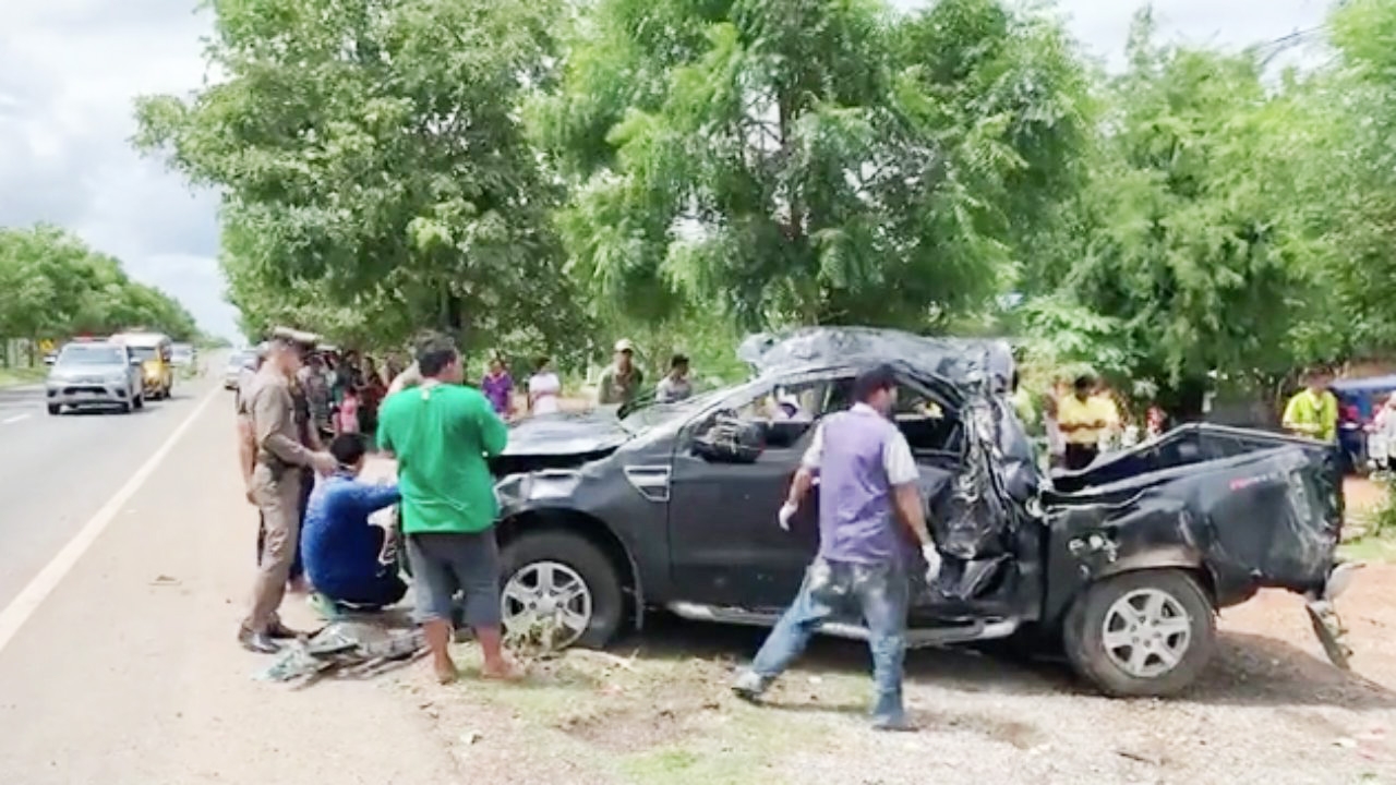 กระบะยางแตกพลิกคว่ำข้ามเกาะกลางเสียชีวิต 2 เจ็บ 3 ที่เพชรบูรณ์