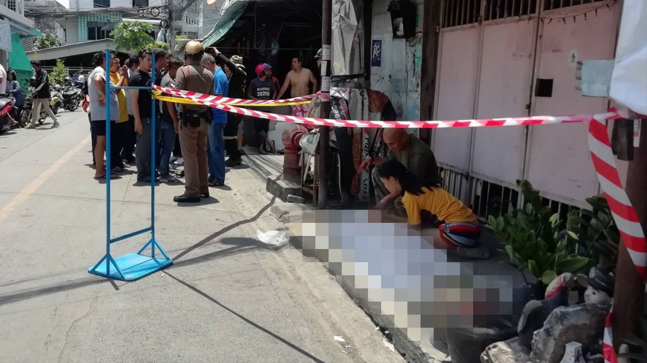 เมียตั้งท้องร่ำไห้กอดศพผัว หลังถูกลูกหลงวินจยย.ยกพวกตีกัน ยิงดับ