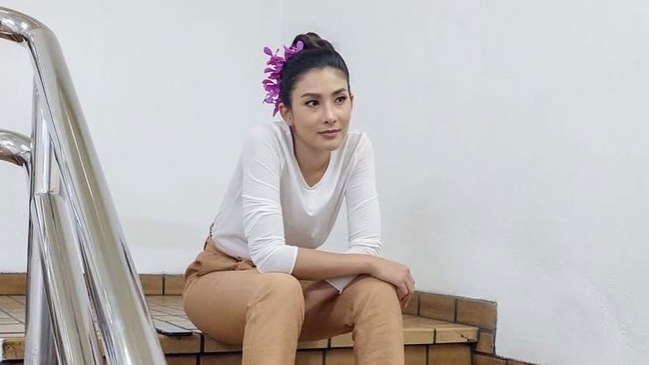 นุ่น รมิดา หวาดกลัว หลังเจอรถขับปาด เบรกตัดหน้าหาเรื่อง (คลิป)