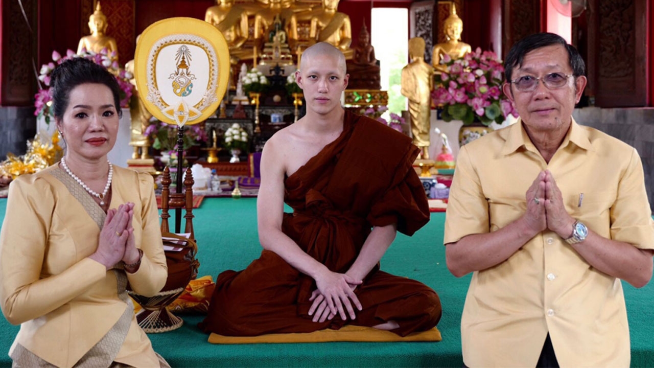 "ต่อ ธนภพ" บวชเรียบง่าย ทดแทนพระคุณพ่อแม่