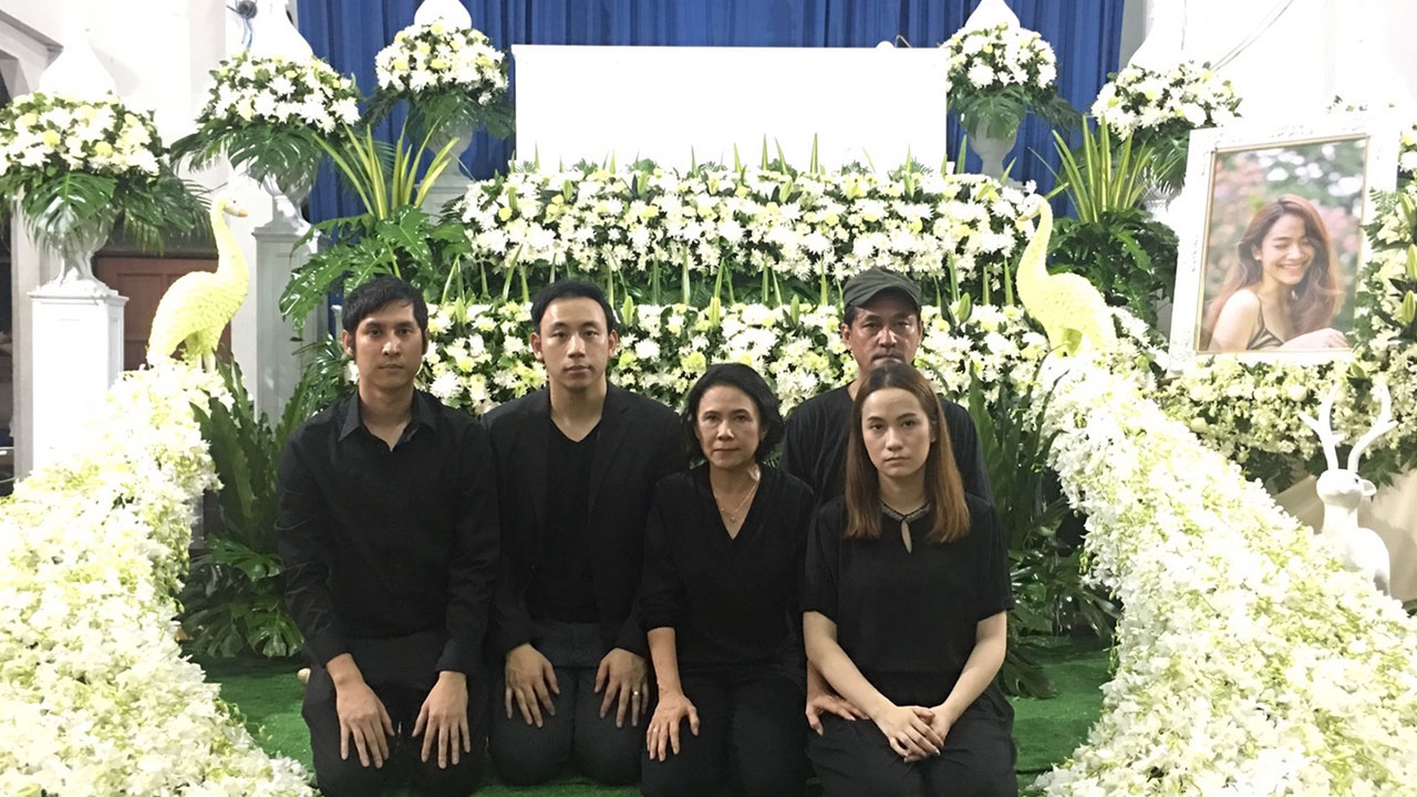 ประมวลภาพสวดอภิธรรมคืนแรก น้ำตาล เดอะสตาร์ 