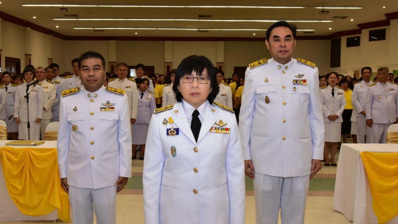 อธิบดีกรมพัฒนาที่ดิน นำคณะลงนามถวายพระพรชัยมงคล "ในหลวง" 